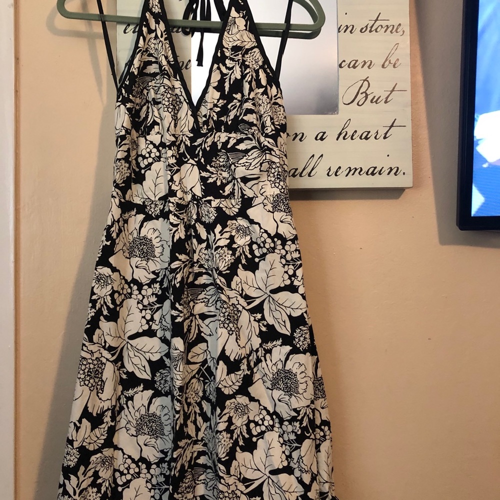 Size M. Guess. Flower print halter dress